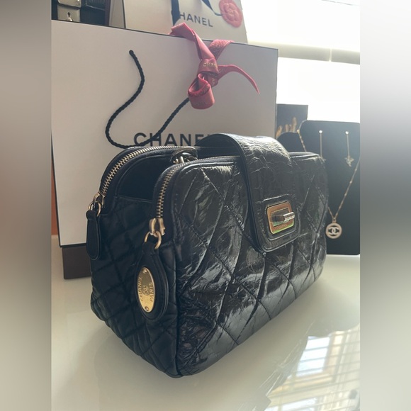 Authentic CHANEL LAMBSKIN shoulder/cross body bag & Certificate of authenticity - Picture 5 of 16